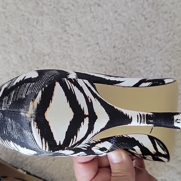 Enzo Angiolini Heels Tribal Ikat Print - Picture 3 of 4